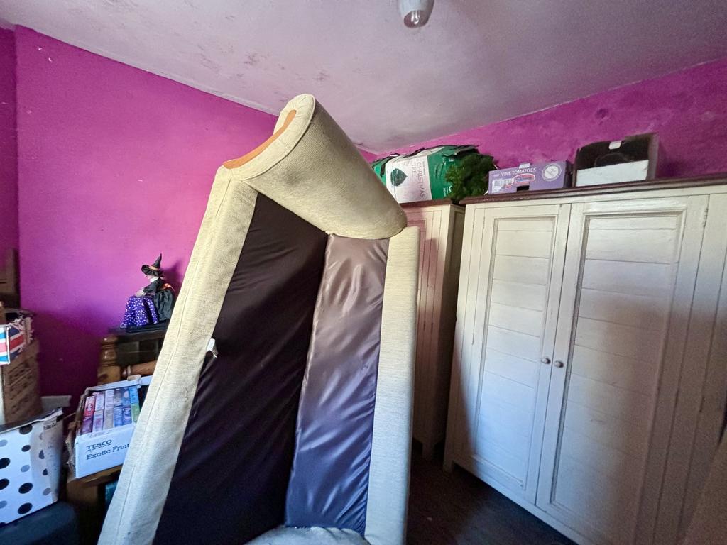 Reception Room/Bedroom