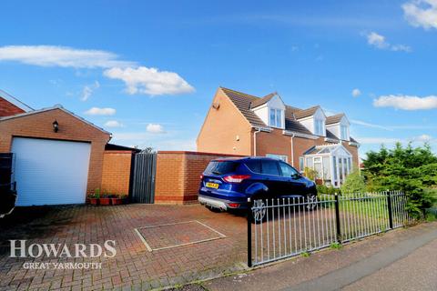 3 bedroom detached house for sale, Fremantle Road, Great Yarmouth