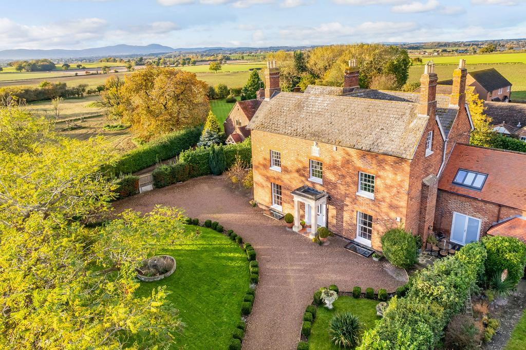 Twyning Road Strensham, Worcestershire, WR8 9LH 7 bed detached house