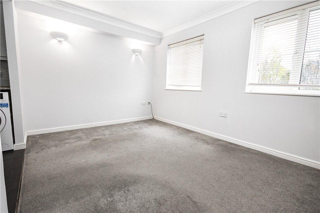 Apartment in Sunbury-on-Thames - View 2