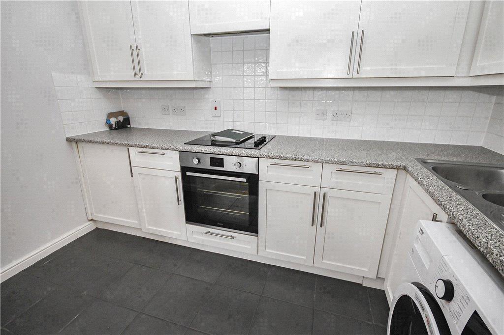 Apartment in Sunbury-on-Thames - View 3