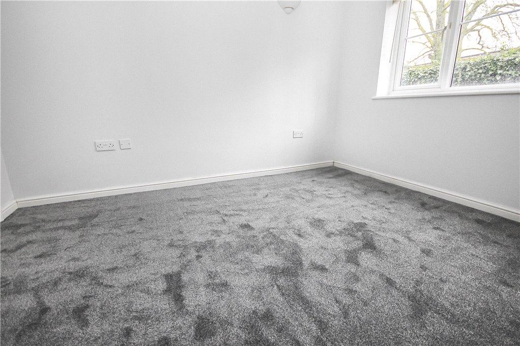 Apartment in Sunbury-on-Thames - View 4