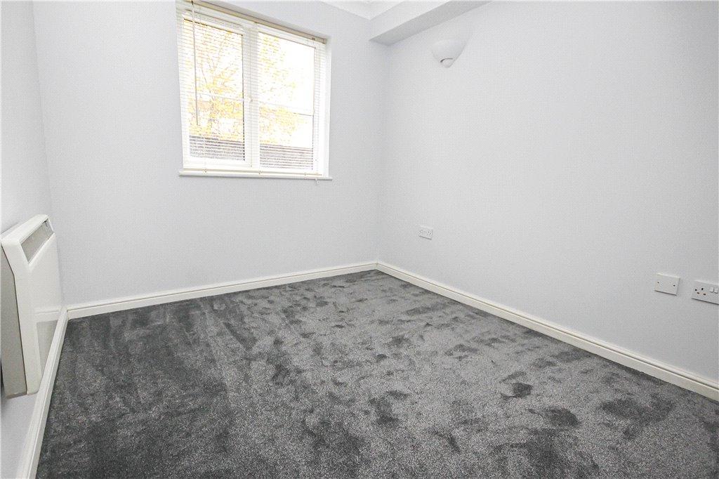 Apartment in Sunbury-on-Thames - More