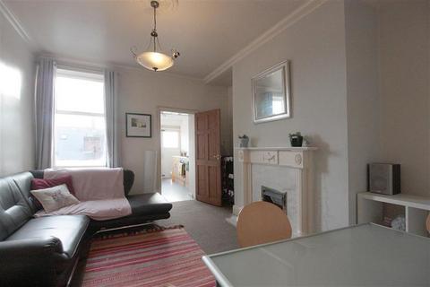 3 bedroom apartment to rent, Helmsley Road, Newcastle Upon Tyne
