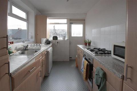 3 bedroom apartment to rent, Helmsley Road, Newcastle Upon Tyne