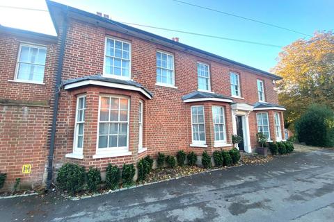 4 bedroom terraced house to rent - Aylesbury End, Beaconsfield, HP9