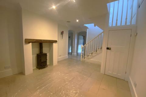 4 bedroom terraced house to rent, Aylesbury End, Beaconsfield, HP9