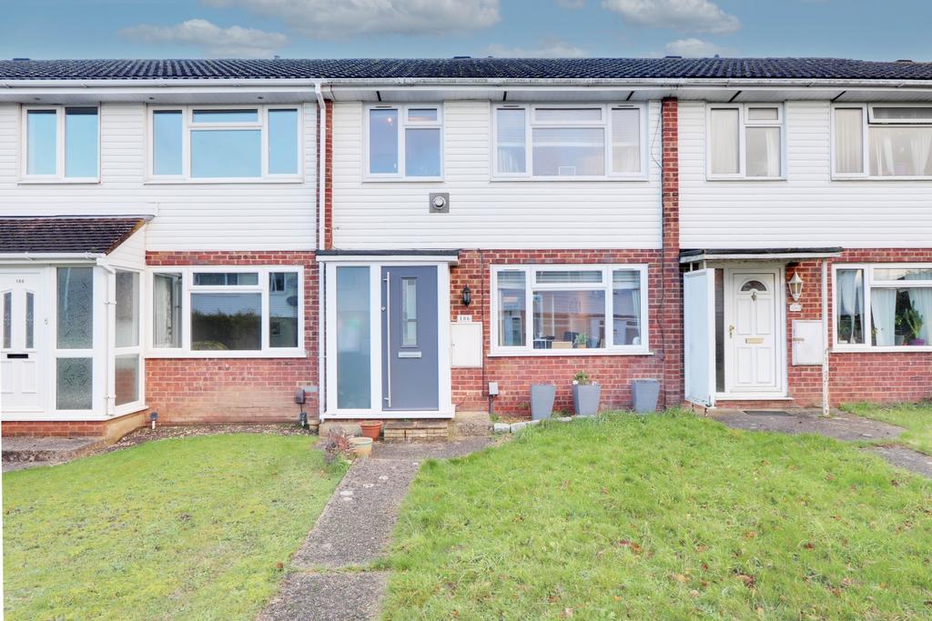 Britten Road, Basingstoke, Hampshire, RG22 3 bed terraced house for