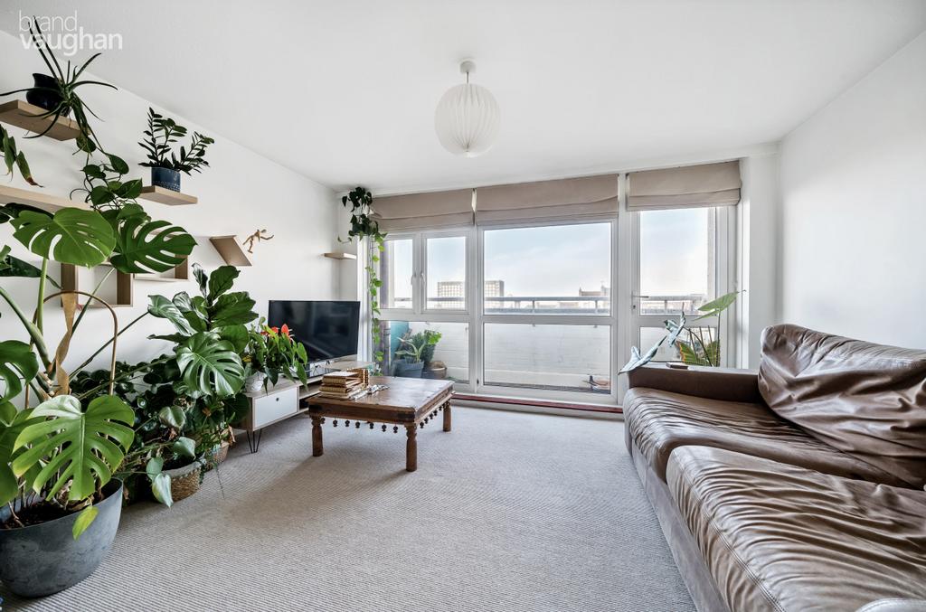 Hereford Court, BRIGHTON, East... 2 bed flat £1,450 pcm (£335 pw)