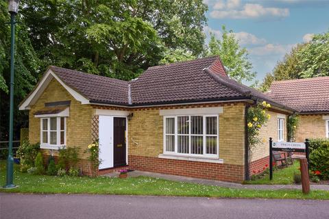 2 bedroom bungalow for sale - Finch Green, Cedars Village, Chorleywood, Hertfordshire, WD3