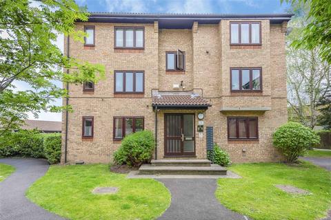 Studio to rent - Gresham Way, London