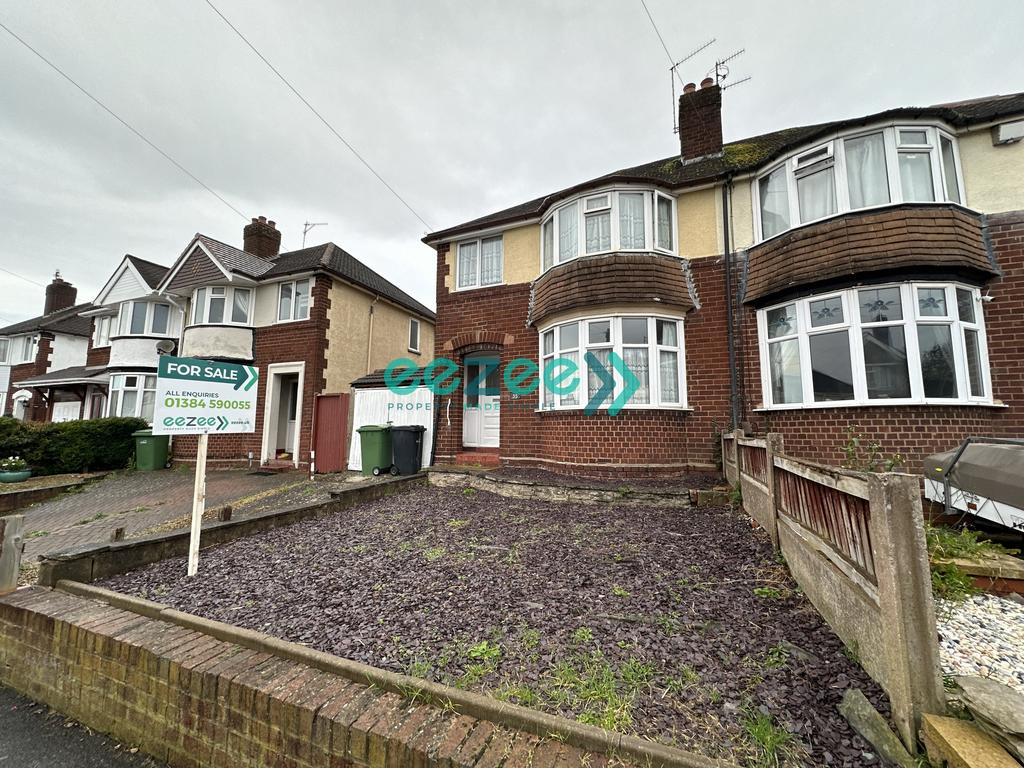Windsor Grove, Stourbridge, West Midlands 3 bed semidetached house for