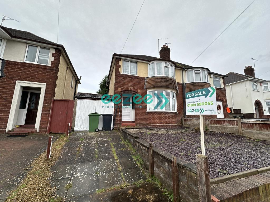 Windsor Grove, Stourbridge, West Midlands 3 bed semidetached house for
