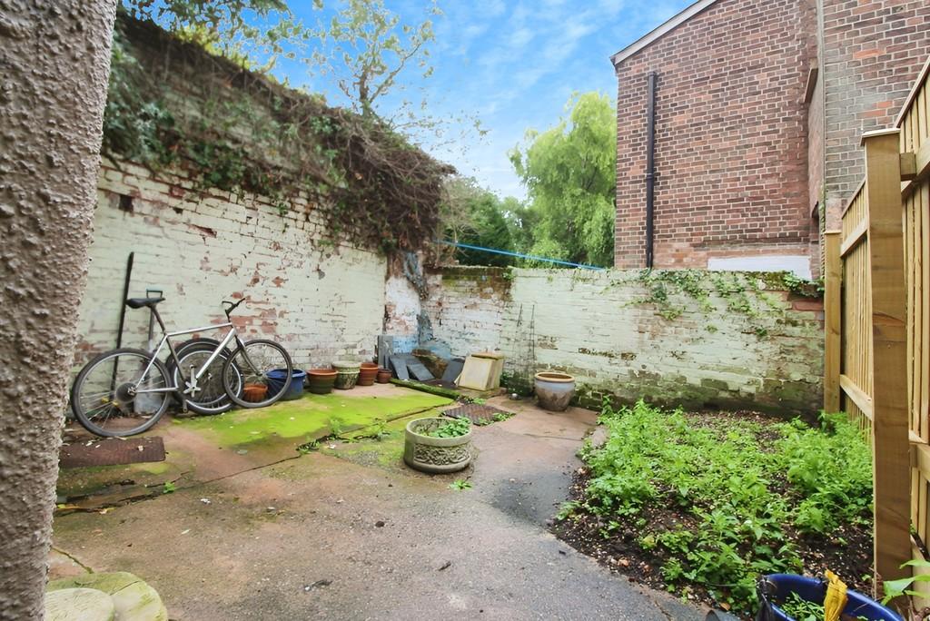 53993249-Garden