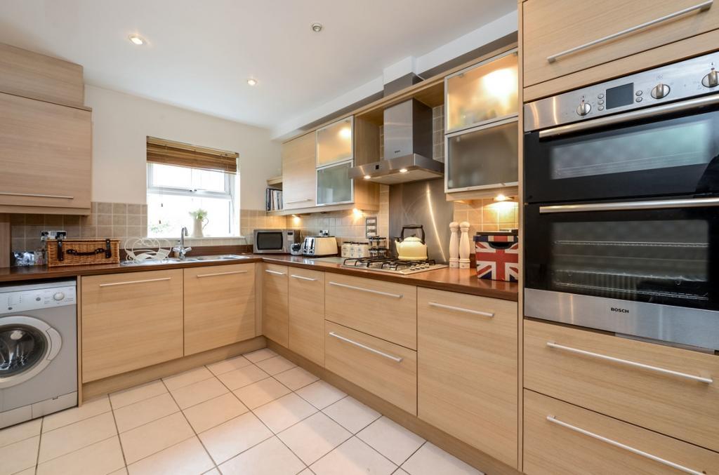 Gardenia Road Bickley BR1 3 bed house to rent £2,350 pcm (£542 pw)
