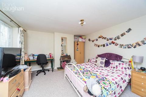 4 bedroom end of terrace house to rent, Thompson Road, Brighton BN1