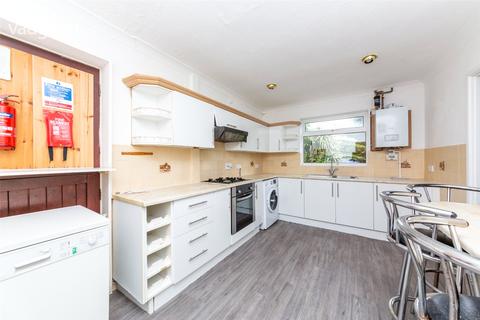 4 bedroom semi-detached house to rent, Staplefield Drive, Brighton BN2