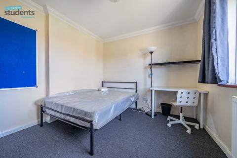 4 bedroom end of terrace house to rent, Hillside, Brighton BN2