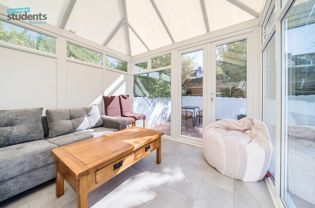 25f6f906-c27c-431...