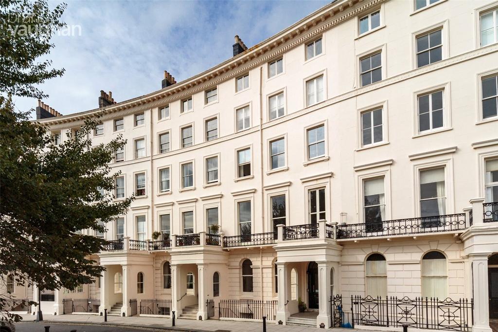 Hove, East Sussex BN3 3 bed flat to rent £2,250 pcm (£519 pw)