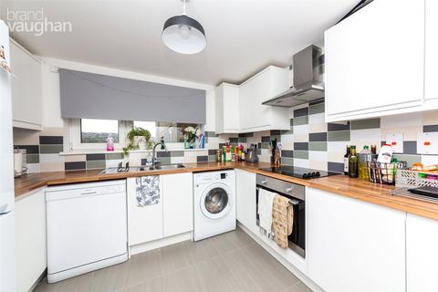 4 bedroom flat to rent, Highbrook Close, Brighton BN2