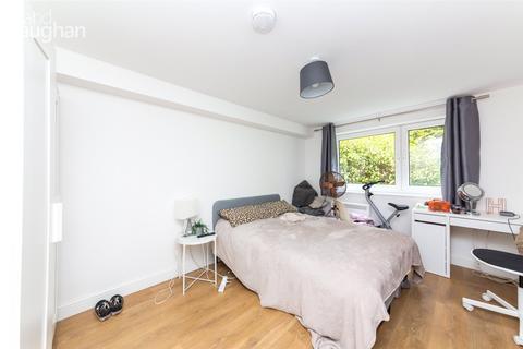 4 bedroom flat to rent, Highbrook Close, Brighton BN2