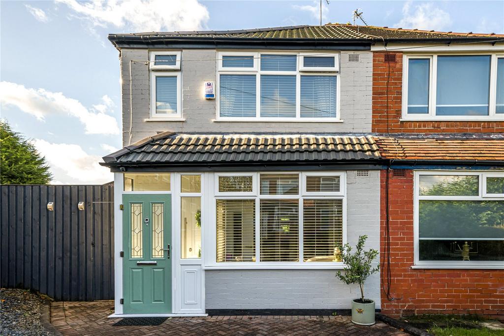 Neilston Avenue, Moston, Manchester, M40 2 bed semidetached house for