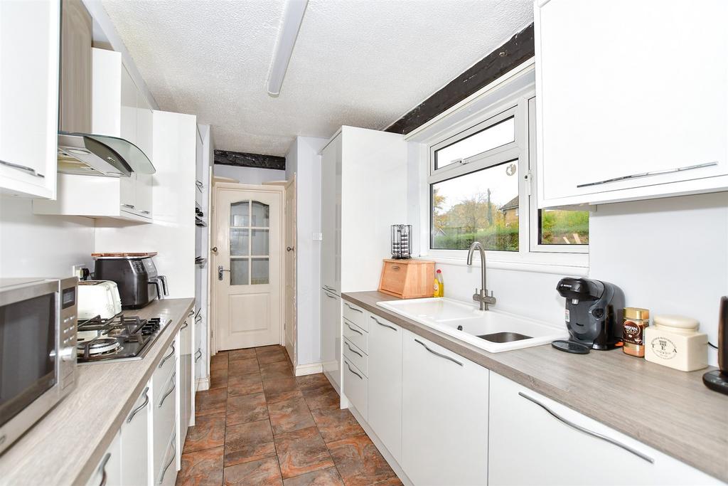 Queensway, Detling, Maidstone, Kent 2 bed ground floor for