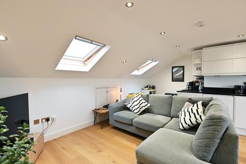 2 bedroom apartment for sale, Wallis Mews, Hornsey N8