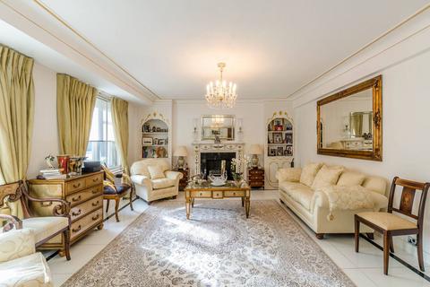 3 bedroom flat for sale, Bentinck Close, St John's Wood, London, NW8