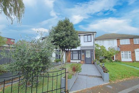 3 Bassett Way, Greenford, UB6 9DG