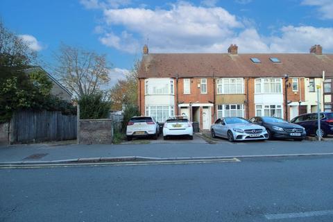 2 bedroom end of terrace house for sale, Trinity Road, Luton