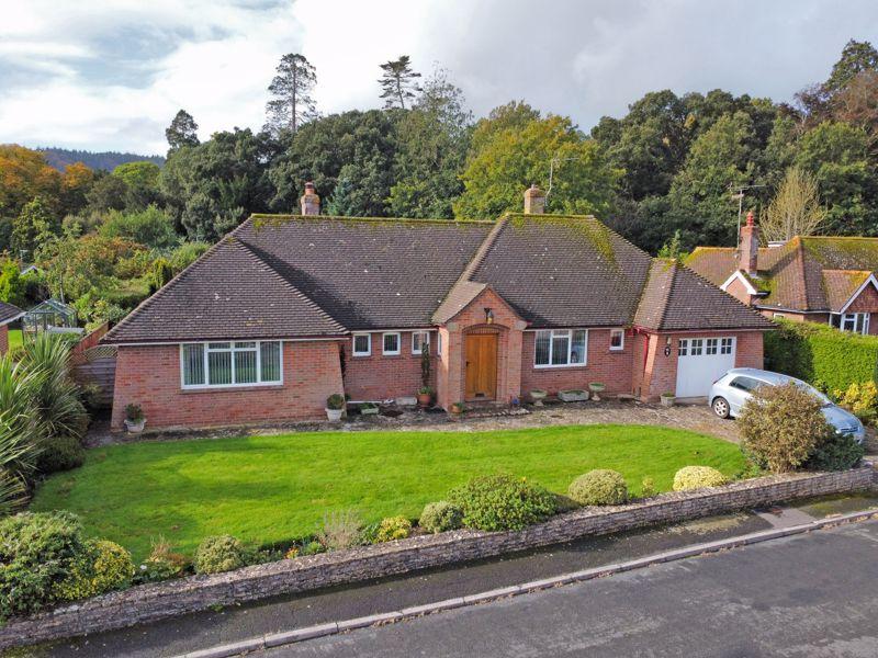 Manor Close, Sidmouth 3 bed detached bungalow to rent £2,000 pcm (£
