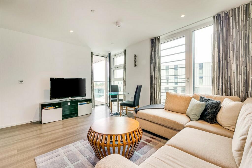 Buckhold Road, Wandsworth, SW18 2 Bed Apartment - £2,800 Pcm (£646 Pw)