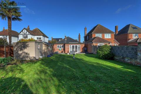 2 bedroom detached bungalow for sale, Stotfold Road, Arlesey, Beds, SG15 6XR