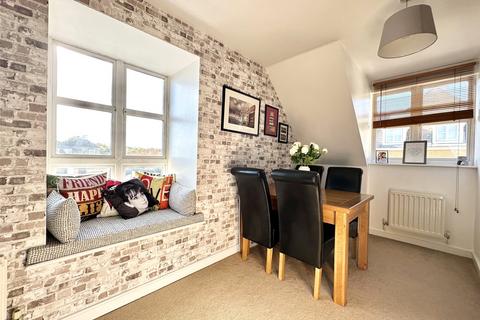 1 bedroom flat for sale, Sandpiper Close, Greenhithe, Kent, DA9