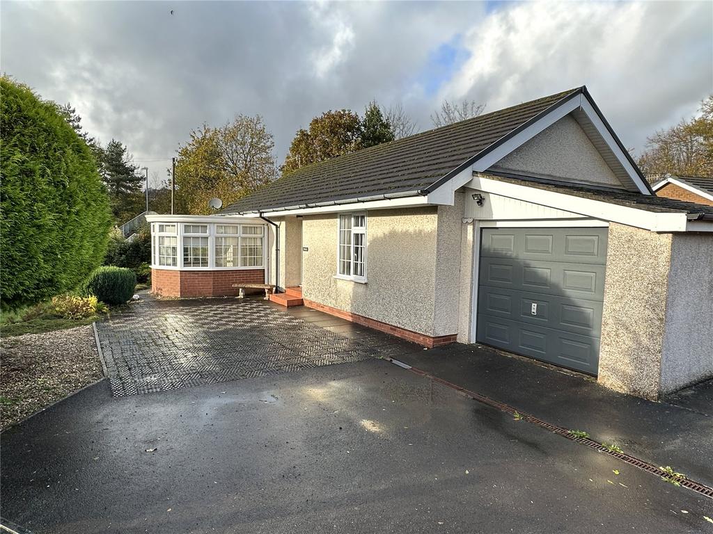 Gorn Road, Llanidloes, Powys, SY18 3 bed bungalow for sale £255,000