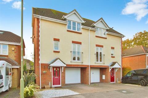 3 bedroom semi-detached house for sale, Peckham Close, Titchfield Common