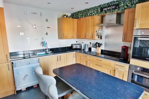 3 bedroom semi-detached house for sale, Peckham Close, Titchfield Common