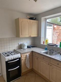 4 bedroom terraced house to rent, St. Margarets Road, Leamington Spa