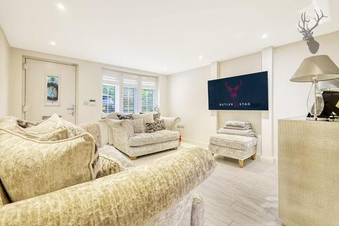 3 Lambourne Square, Lambourne End, Romford, RM4 1NJ