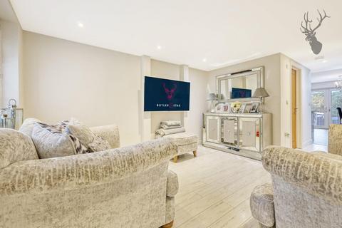 3 Lambourne Square, Lambourne End, Romford, RM4 1NJ