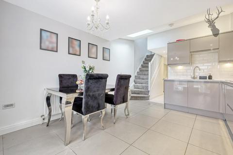 3 Lambourne Square, Lambourne End, Romford, RM4 1NJ