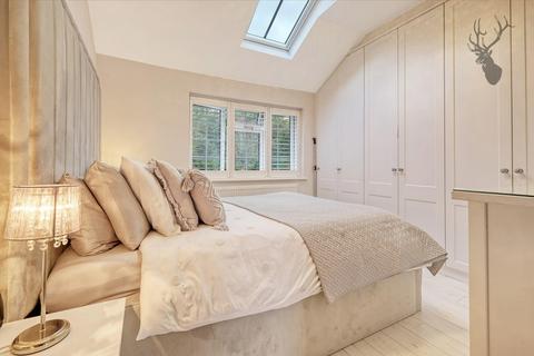 3 Lambourne Square, Lambourne End, Romford, RM4 1NJ