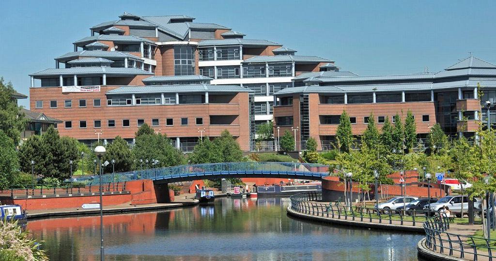 Landmark Waterfront West, Brierley Hill 1 bed flat £700 pcm (£162 pw)