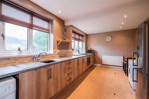 3 bedroom semi-detached house for sale, Bracken Close, Brighouse