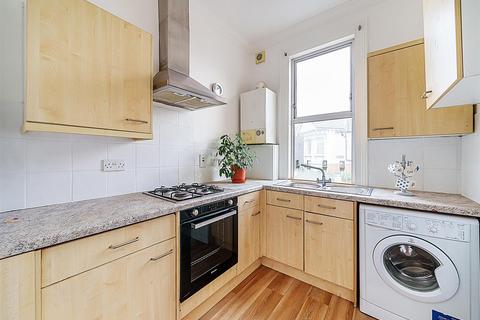 2 bedroom flat for sale - Melrose Avenue, London, NW2