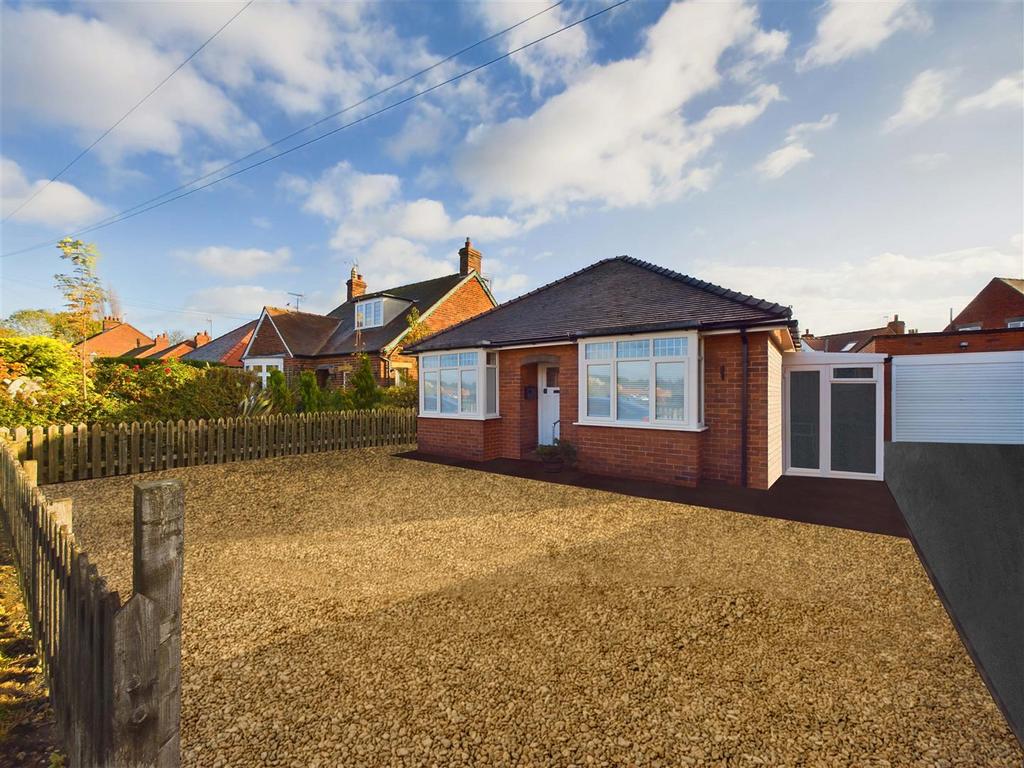 8 Scarborough Road, Norton, Malton, YO17 9HA 2 bed detached bungalow