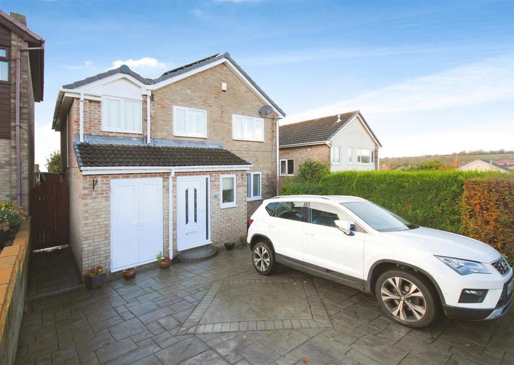 Pondfields Crest, Kippax, Leeds, LS25 4 bed detached house for sale £