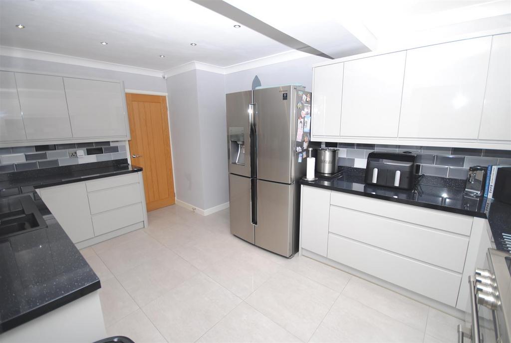 4pondfieldscrestkitchen4.JPG